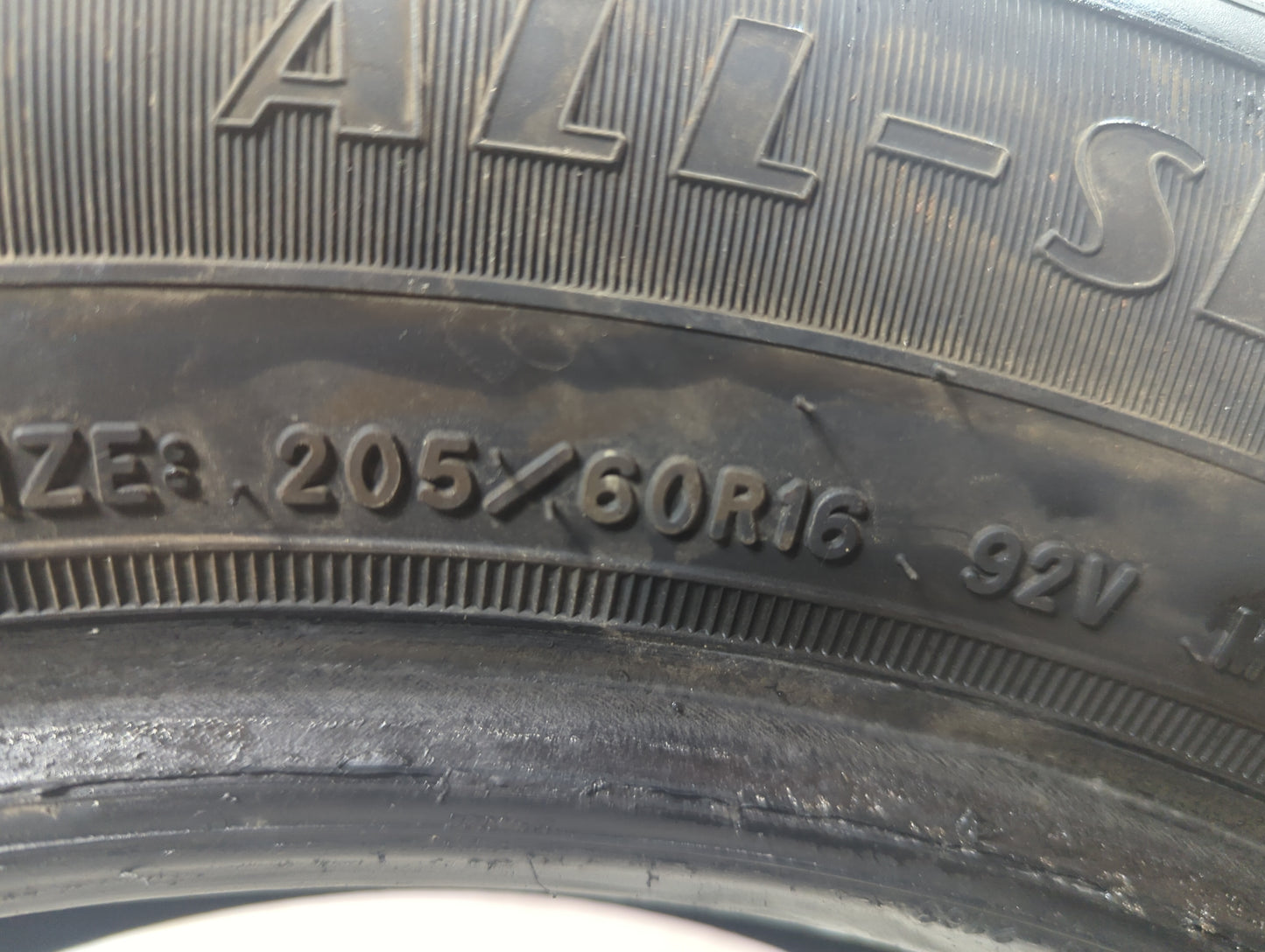 Used Tire 205/60R16 GOODYEAR RELIANT ALL-SEASON 92V - Tread Depth 10/32 - Oemusedautoparts1.com
