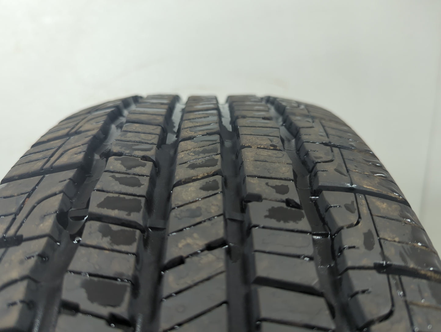 Used Tire 205/60R16 GOODYEAR RELIANT ALL-SEASON 92V - Tread Depth 10/32 - Oemusedautoparts1.com