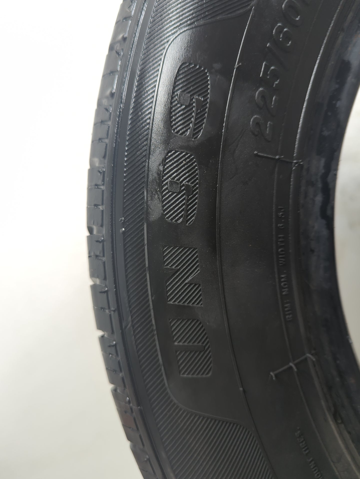 Used Tire 225/60R16 TRAVELSTAR UN33 98H - Tread Depth 9/32 - Oemusedautoparts1.com