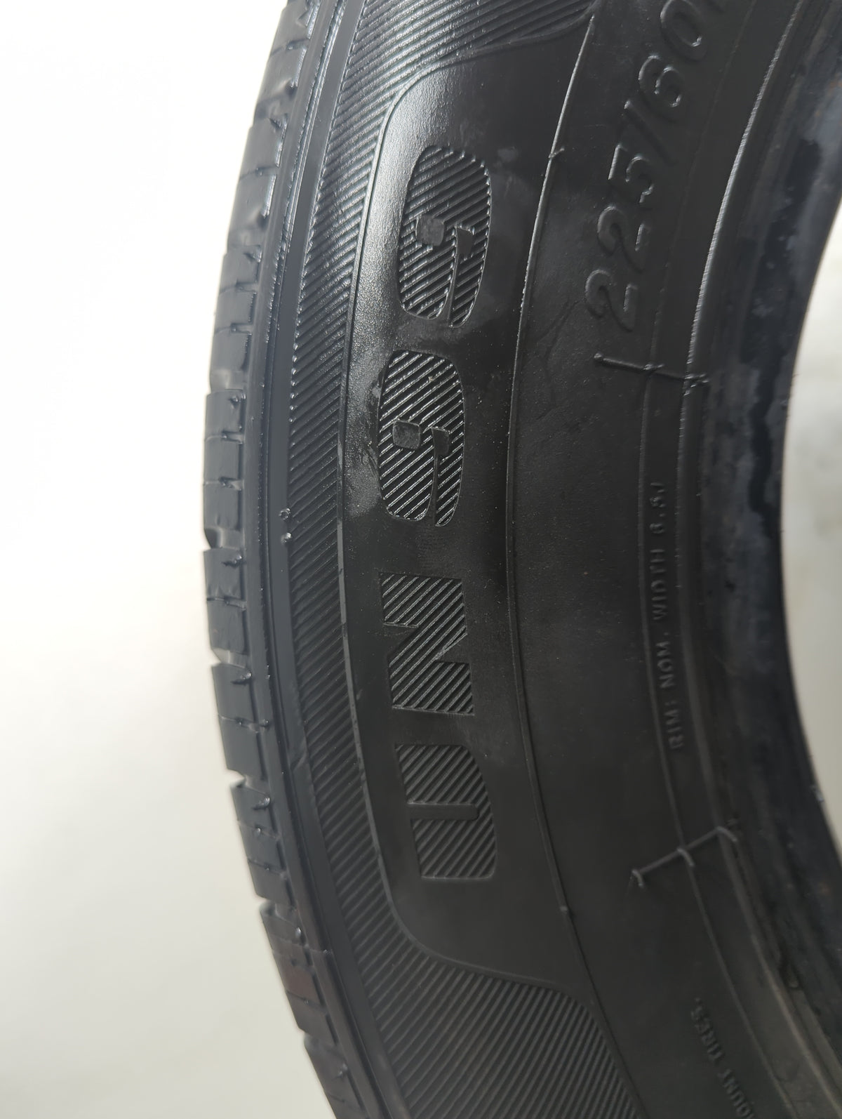 Used Tire 225/60R16 TRAVELSTAR UN33 98H - Tread Depth 9/32 - Oemusedautoparts1.com