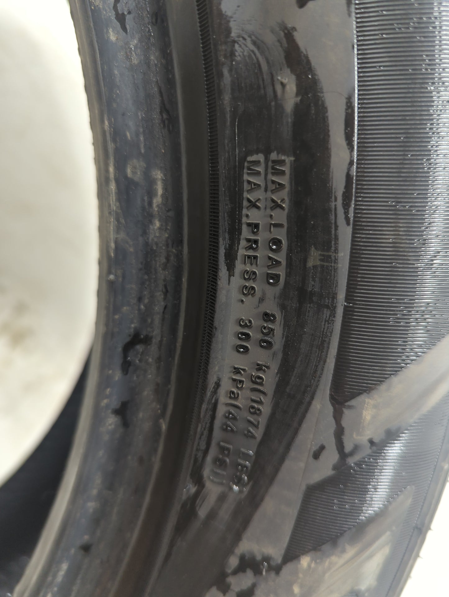 Used Tire 245/50R20 IRONHEAD REFLEX SUV 102V - Tread Depth 10/32 - Oemusedautoparts1.com