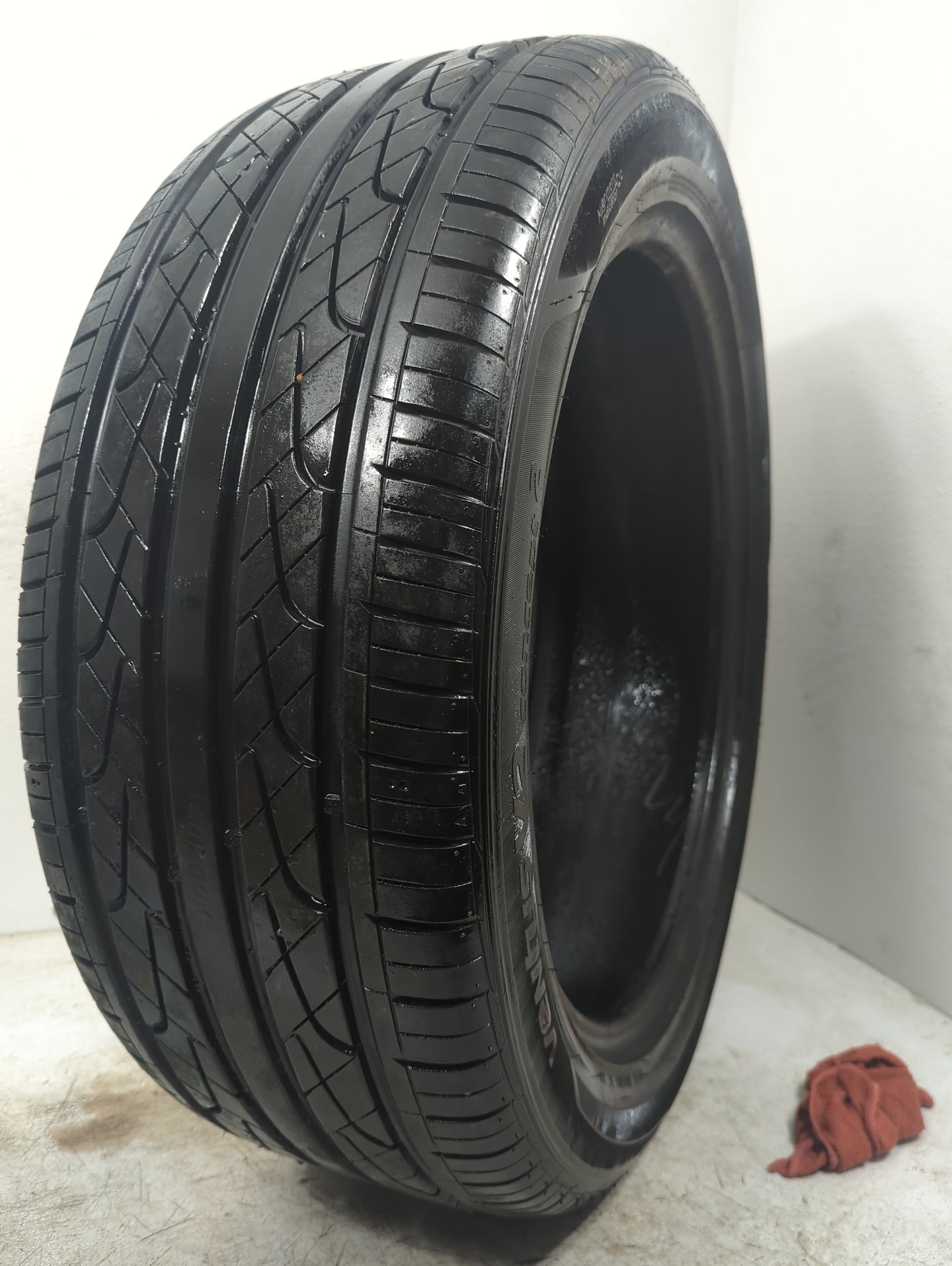 Used Tire 235/45R20 HANKOOK VENTUS V2 CONCEPT2 100V - Tread Depth 9/32 - Oemusedautoparts1.com