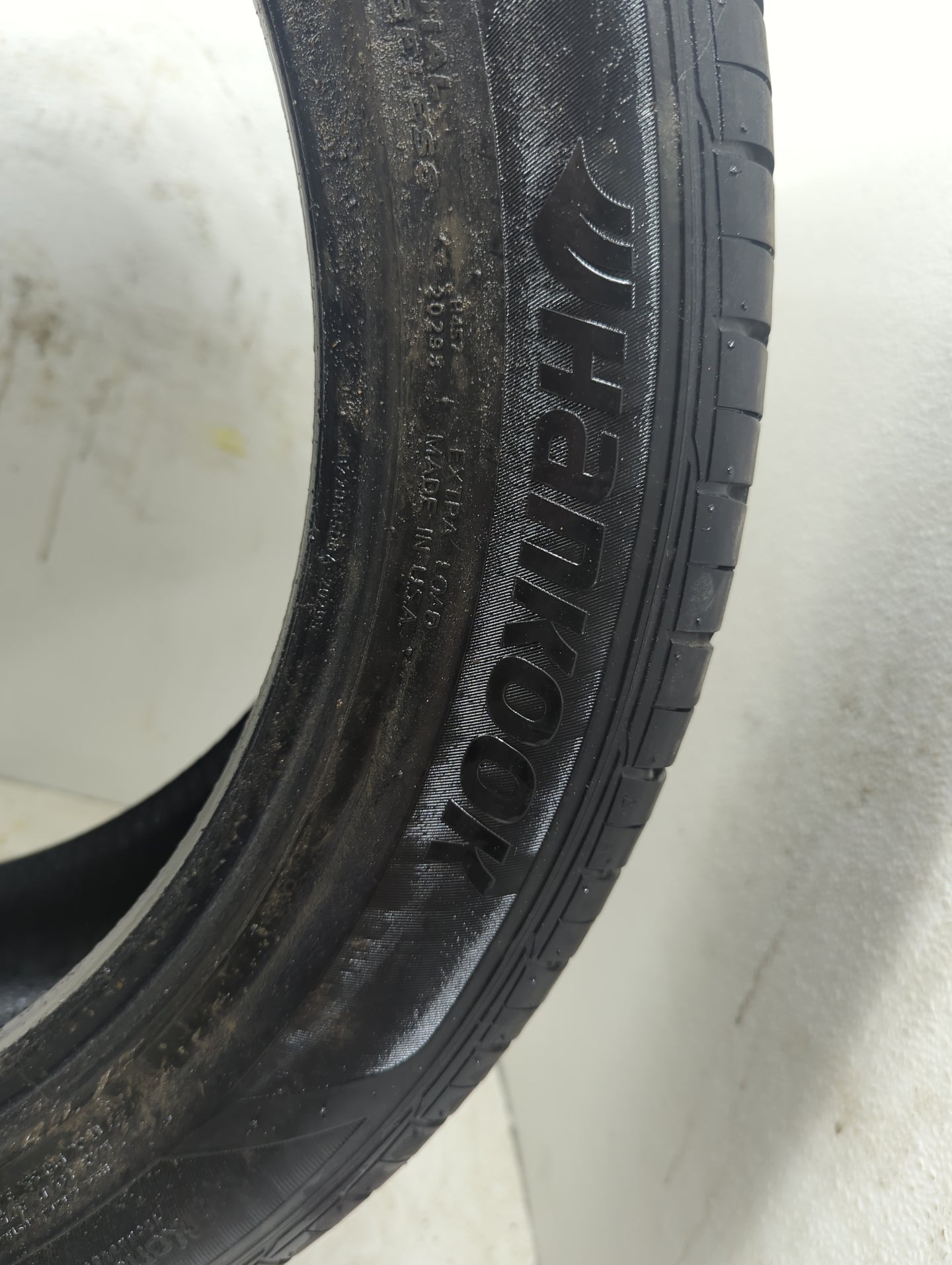 Used Tire 235/45R20 HANKOOK VENTUS V2 CONCEPT2 100V - Tread Depth 9/32 - Oemusedautoparts1.com