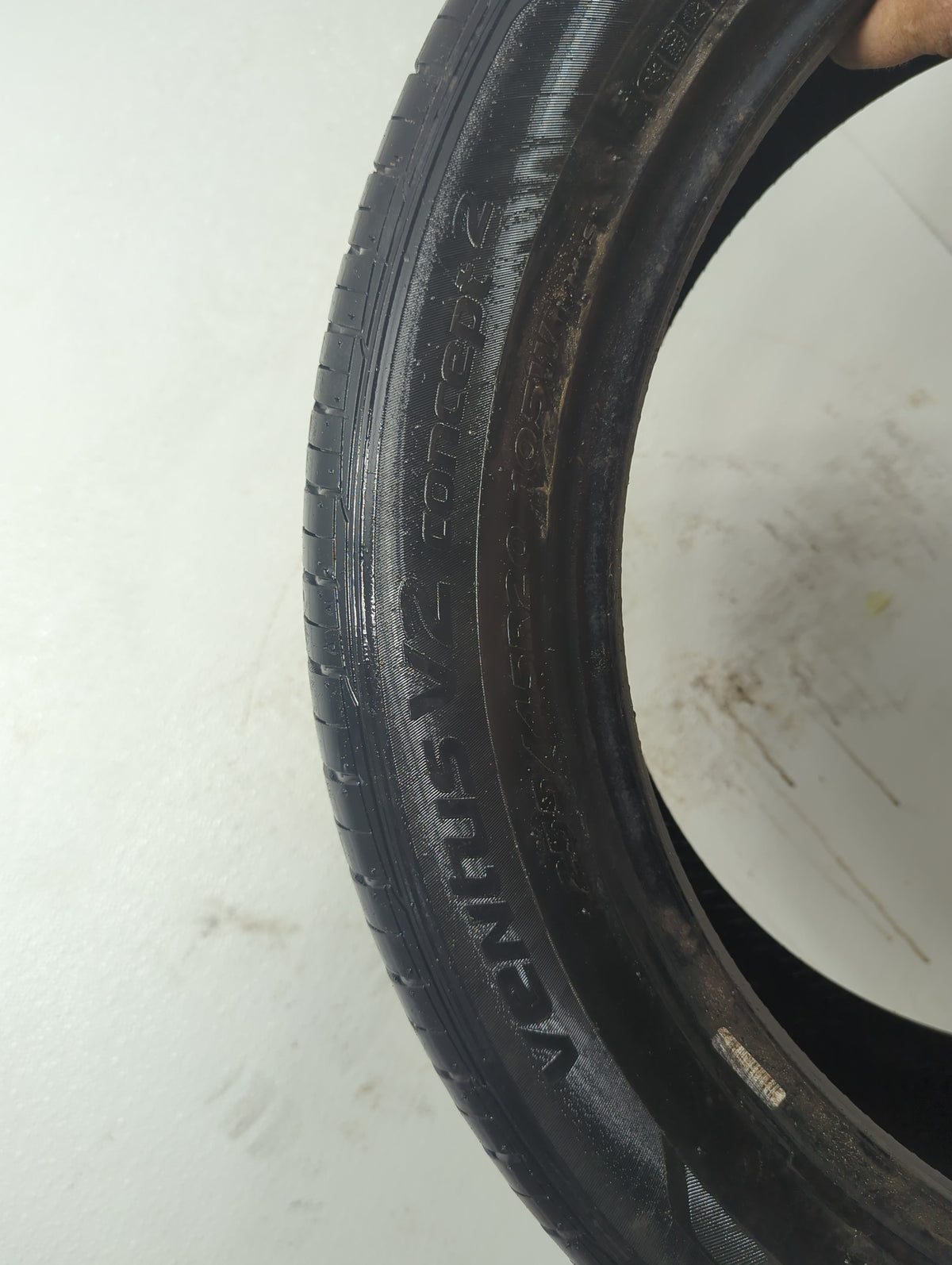 Used Tire 235/45R20 HANKOOK VENTUS V2 CONCEPT2 100V - Tread Depth 9/32 - Oemusedautoparts1.com