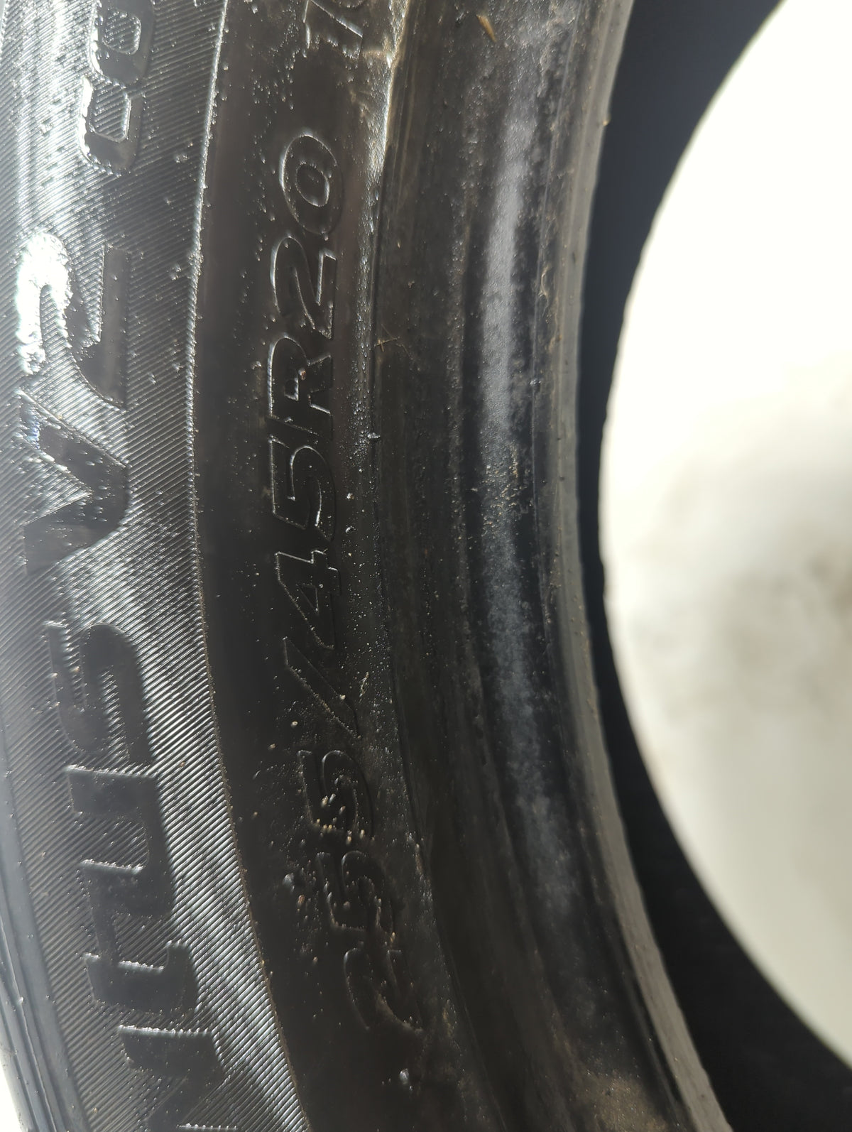 Used Tire 235/45R20 HANKOOK VENTUS V2 CONCEPT2 100V - Tread Depth 9/32 - Oemusedautoparts1.com