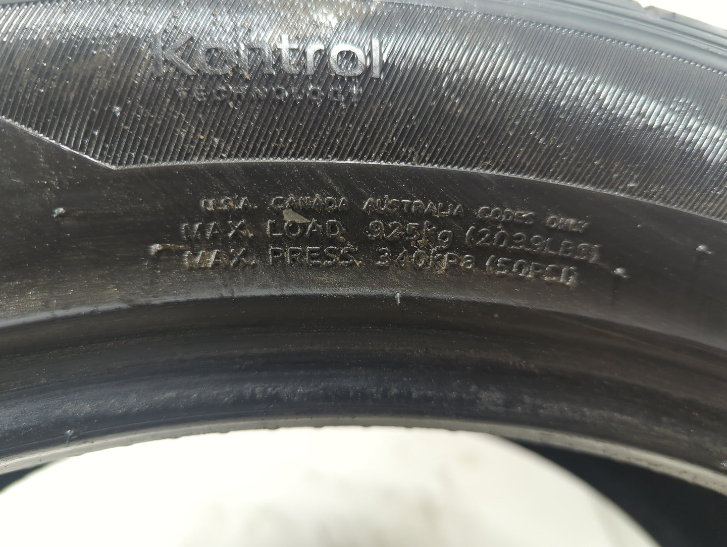 Used Tire 235/45R20 HANKOOK VENTUS V2 CONCEPT2 100V - Tread Depth 9/32 - Oemusedautoparts1.com