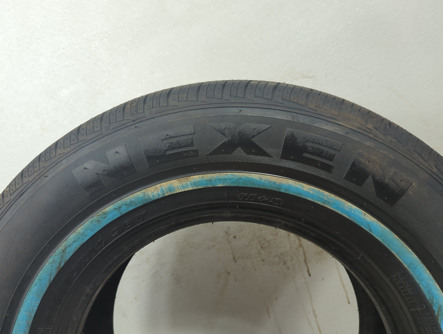 Used Tire 215/70R14 NEXEN NPRIZ AH5 96T - Tread Depth 10/32 - Oemusedautoparts1.com