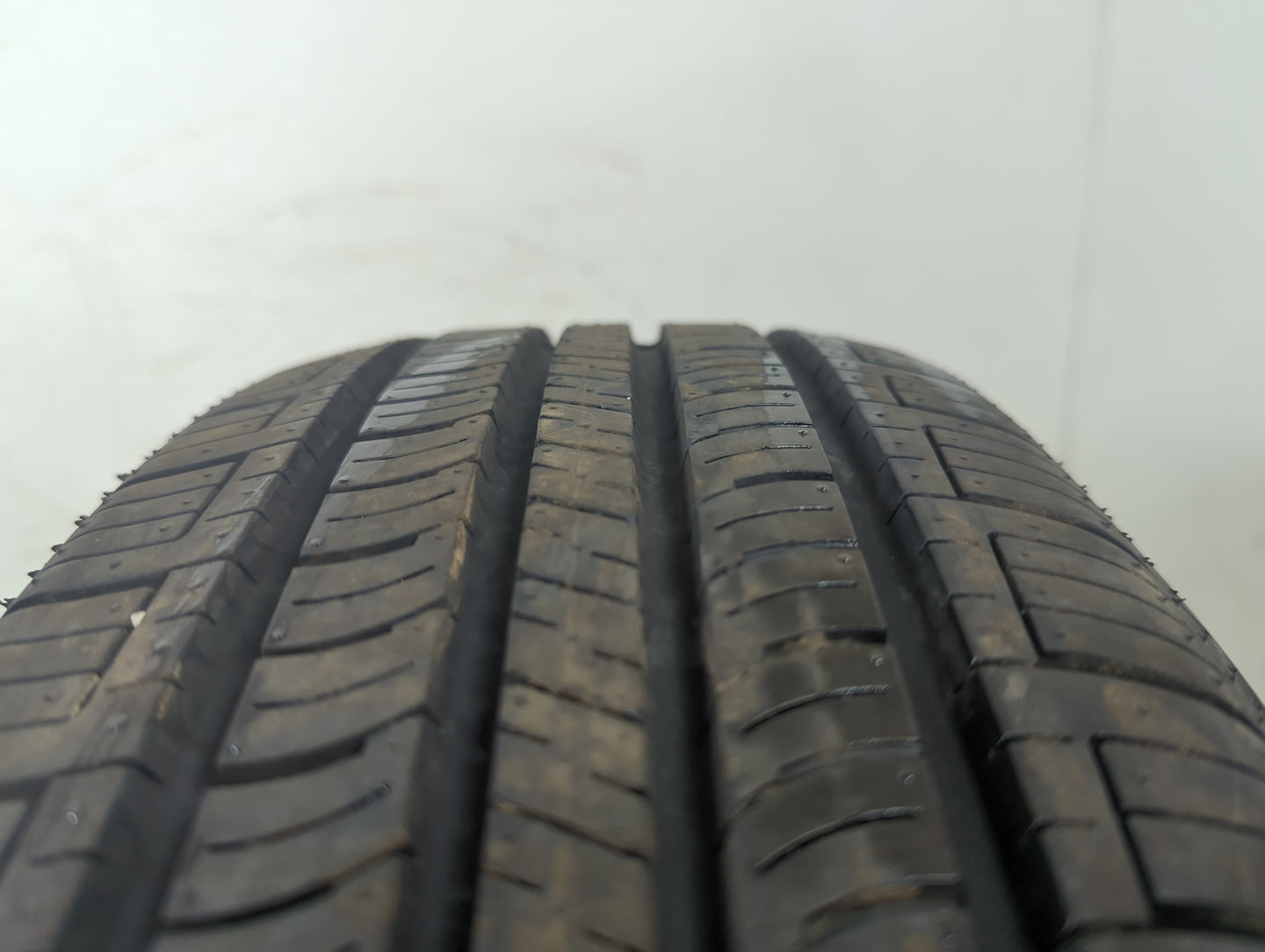 Used Tire 215/70R14 NEXEN NPRIZ AH5 96T - Tread Depth 10/32 - Oemusedautoparts1.com