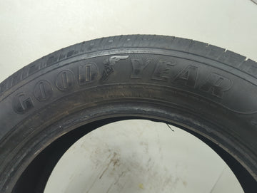 Used Tire 235/60R18 GOODYEAR RELIANT ALL-SEASON 103V - Tread Depth 10/32
