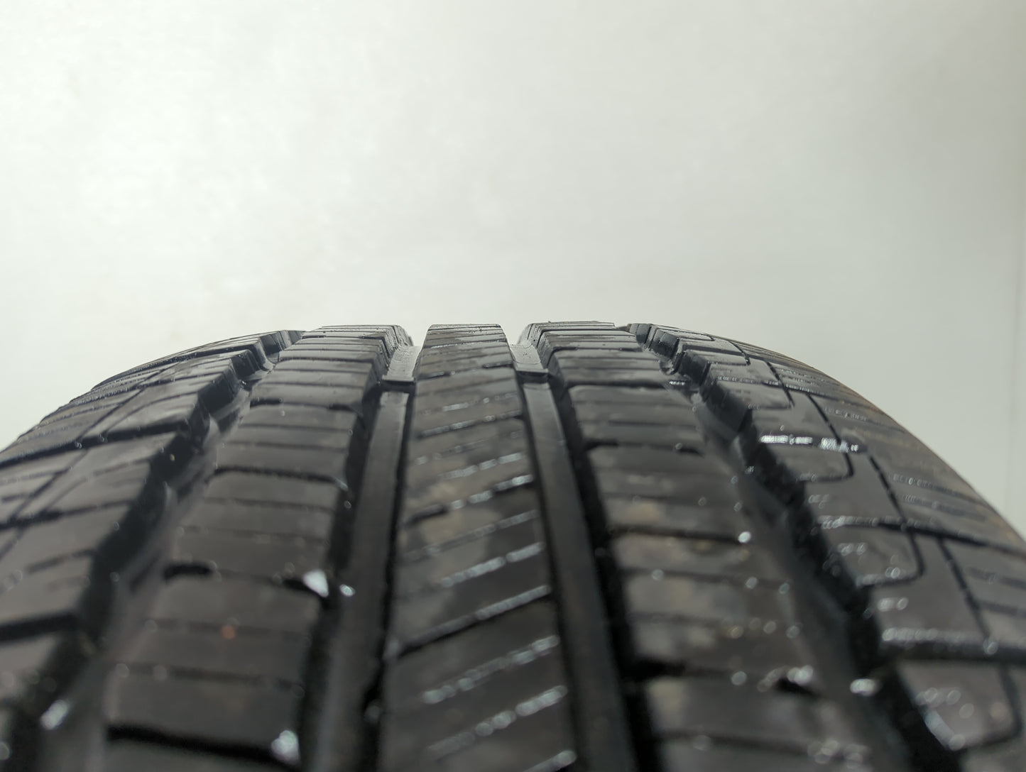 Used Tire 235/60R18 GOODYEAR RELIANT ALL-SEASON 103V - Tread Depth 10/32 - Oemusedautoparts1.com