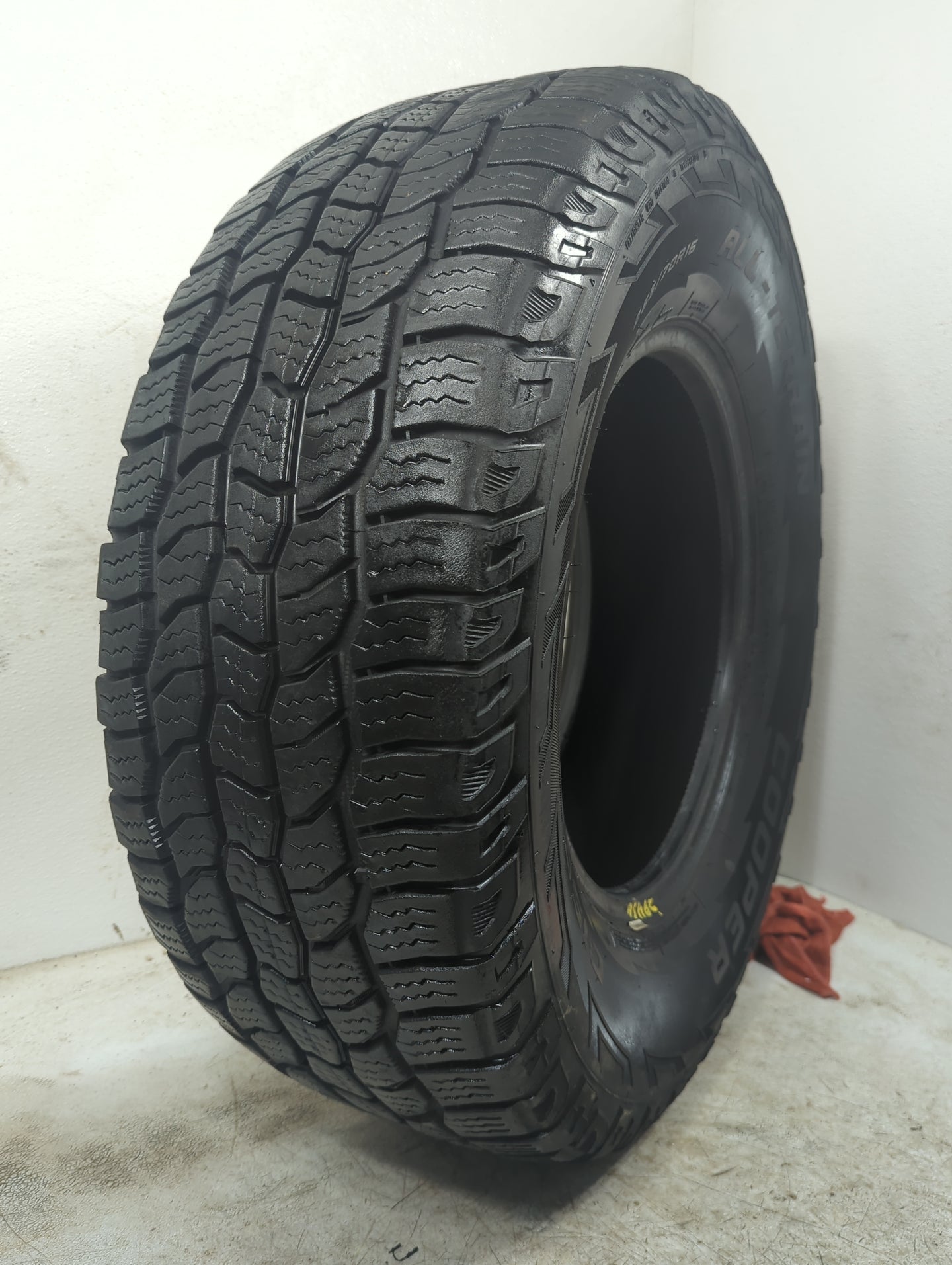 Used Tire 265/70R16 COOPER DISCOVERER AT3 112T - Tread Depth 11/32 - Oemusedautoparts1.com