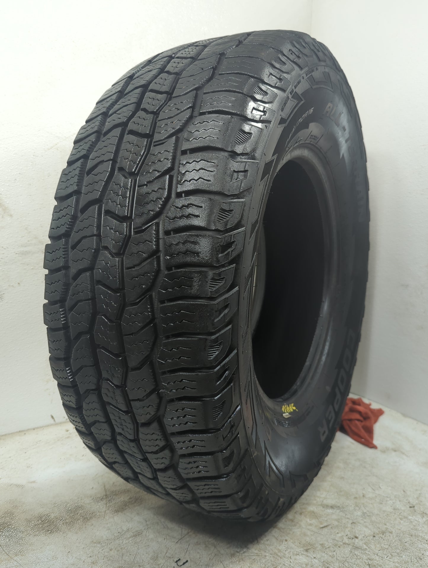 Used Tire 265/70R16 COOPER DISCOVERER AT3 112T - Tread Depth 11/32 - Oemusedautoparts1.com