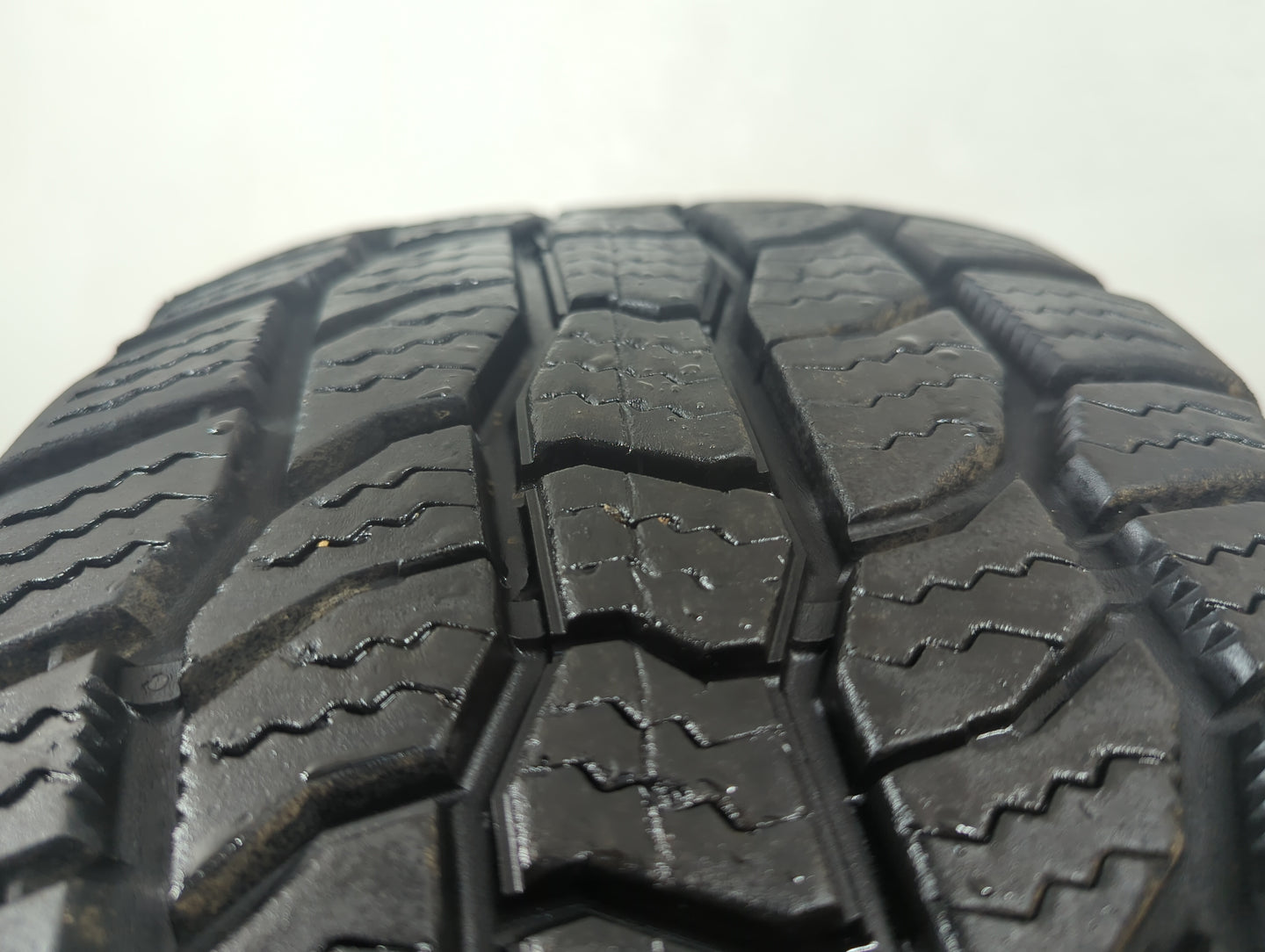 Used Tire 265/70R16 COOPER DISCOVERER AT3 112T - Tread Depth 11/32 - Oemusedautoparts1.com