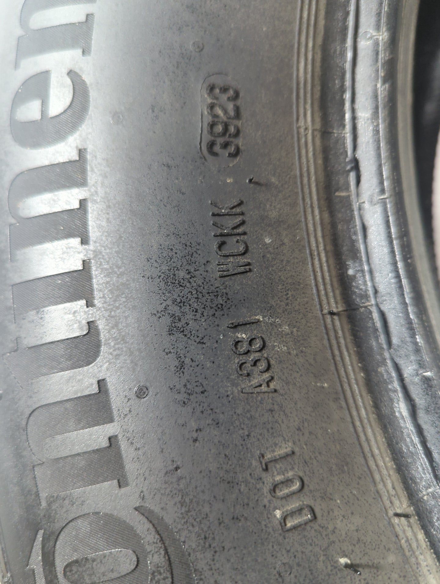 Used Tire 235/65R17 CONTINENTAL CONTROLCONTACT TOUR A/S PLUS 104H - 10/32 - Oemusedautoparts1.com