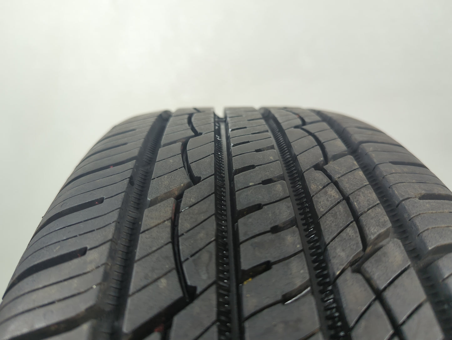 Used Tire 235/65R17 CONTINENTAL CONTROLCONTACT TOUR A/S PLUS 104H - 10/32 - Oemusedautoparts1.com