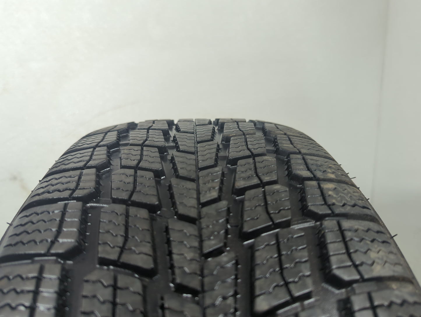 Used Tire 225/55R17 FIRESTONE WEATHERGRIP 97V - Tread Depth 9/32 - Oemusedautoparts1.com