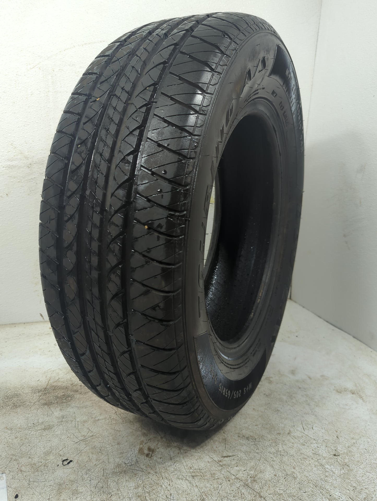 Used Tire 205/65R15 DOUGLAS TOURING A/S 94H - Tread Depth 9/32 - Oemusedautoparts1.com
