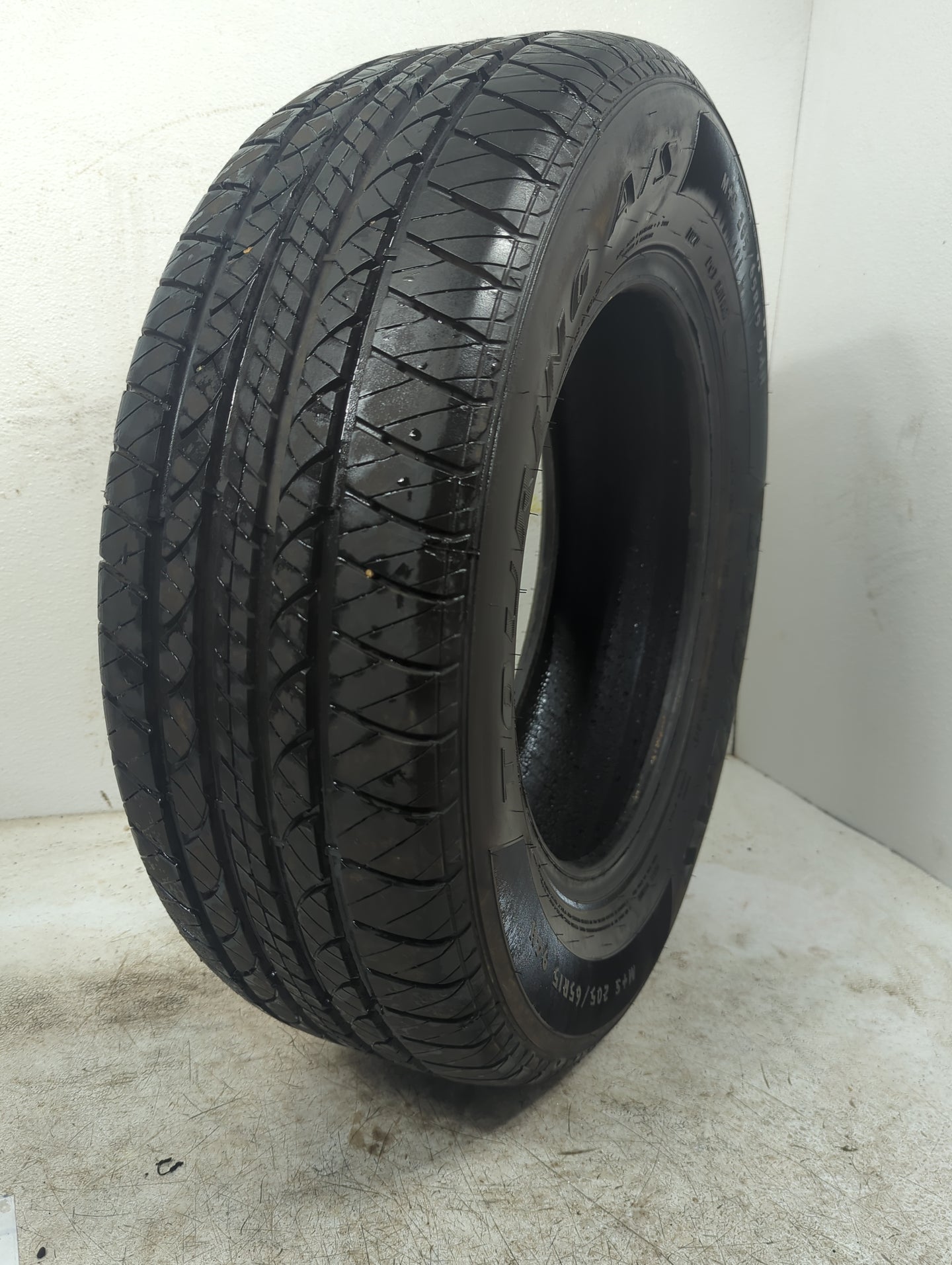 Used Tire 205/65R15 DOUGLAS TOURING A/S 94H - Tread Depth 9/32 - Oemusedautoparts1.com