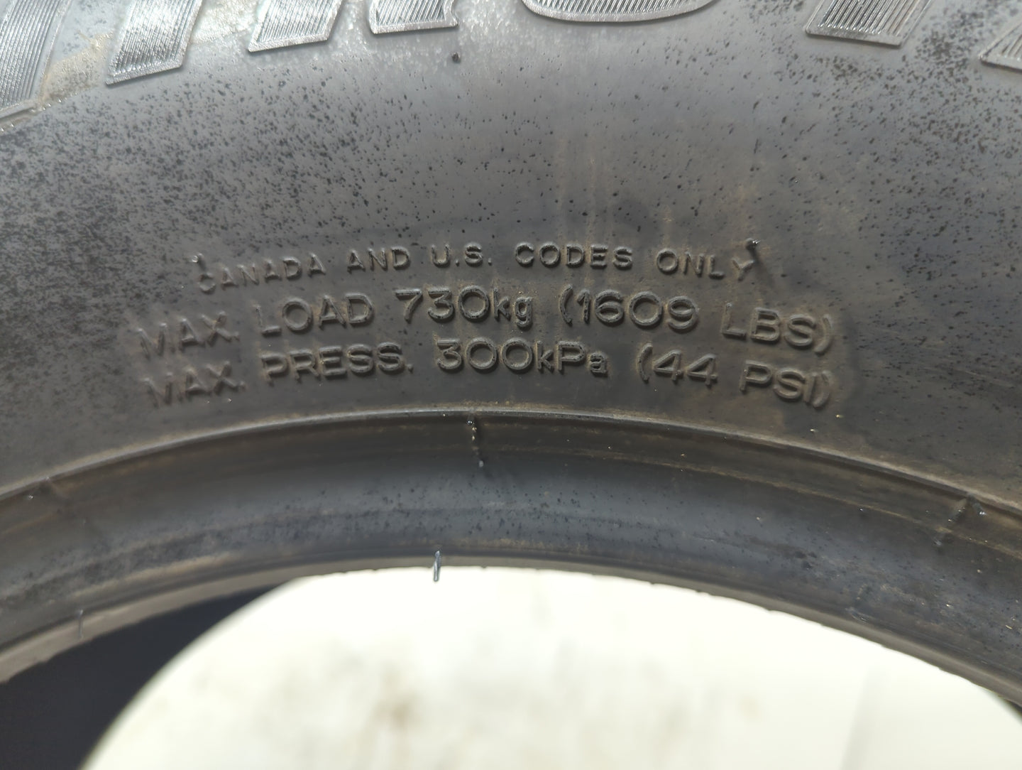 Used Tire 205/70R16 UNIROYAL TIGER PAW TOURING A/S 97H - Tread Depth 9/32 - Oemusedautoparts1.com