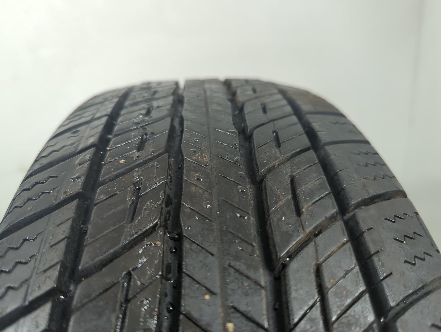 Used Tire 205/70R16 UNIROYAL TIGER PAW TOURING A/S 97H - Tread Depth 9/32 - Oemusedautoparts1.com