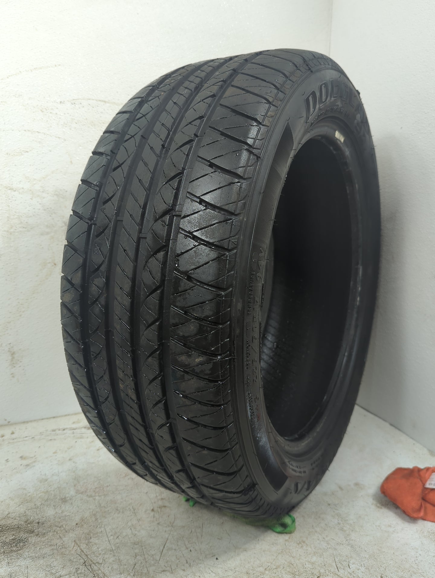 Used Tire 225/50R17 DOUGLAS TOURING A/S 94V - Tread Depth 8/32 - Oemusedautoparts1.com