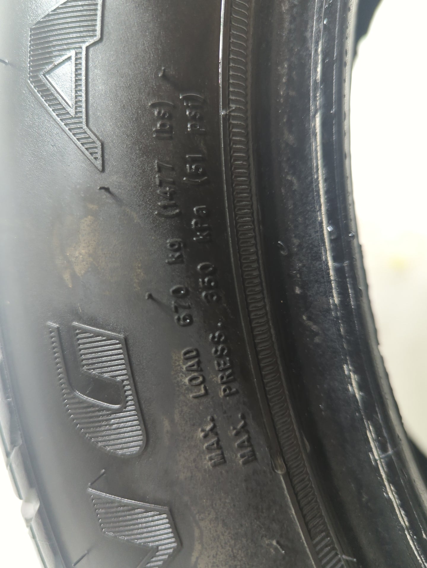 Used Tire 225/50R17 DOUGLAS TOURING A/S 94V - Tread Depth 8/32 - Oemusedautoparts1.com