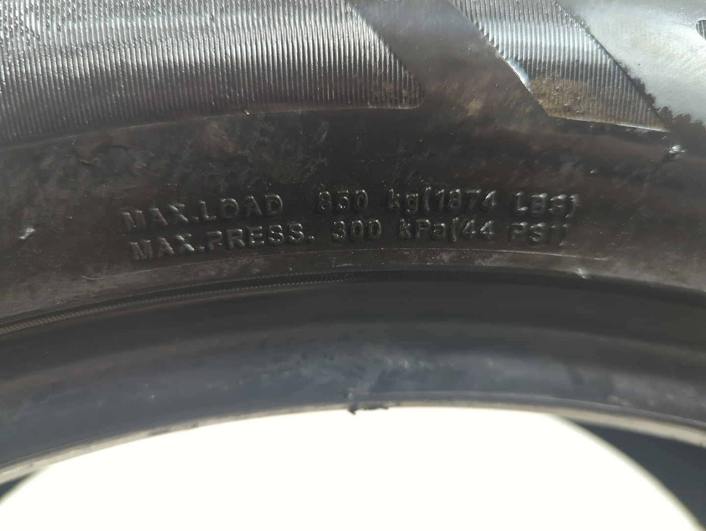 Used Tire - Tread Depth null/32 - Oemusedautoparts1.com