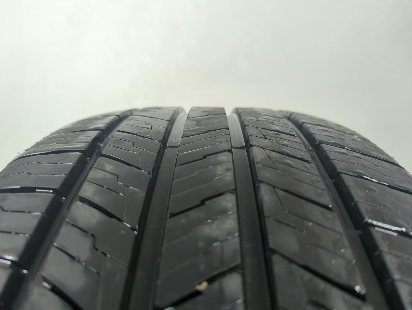 Used Tire - Tread Depth null/32 - Oemusedautoparts1.com