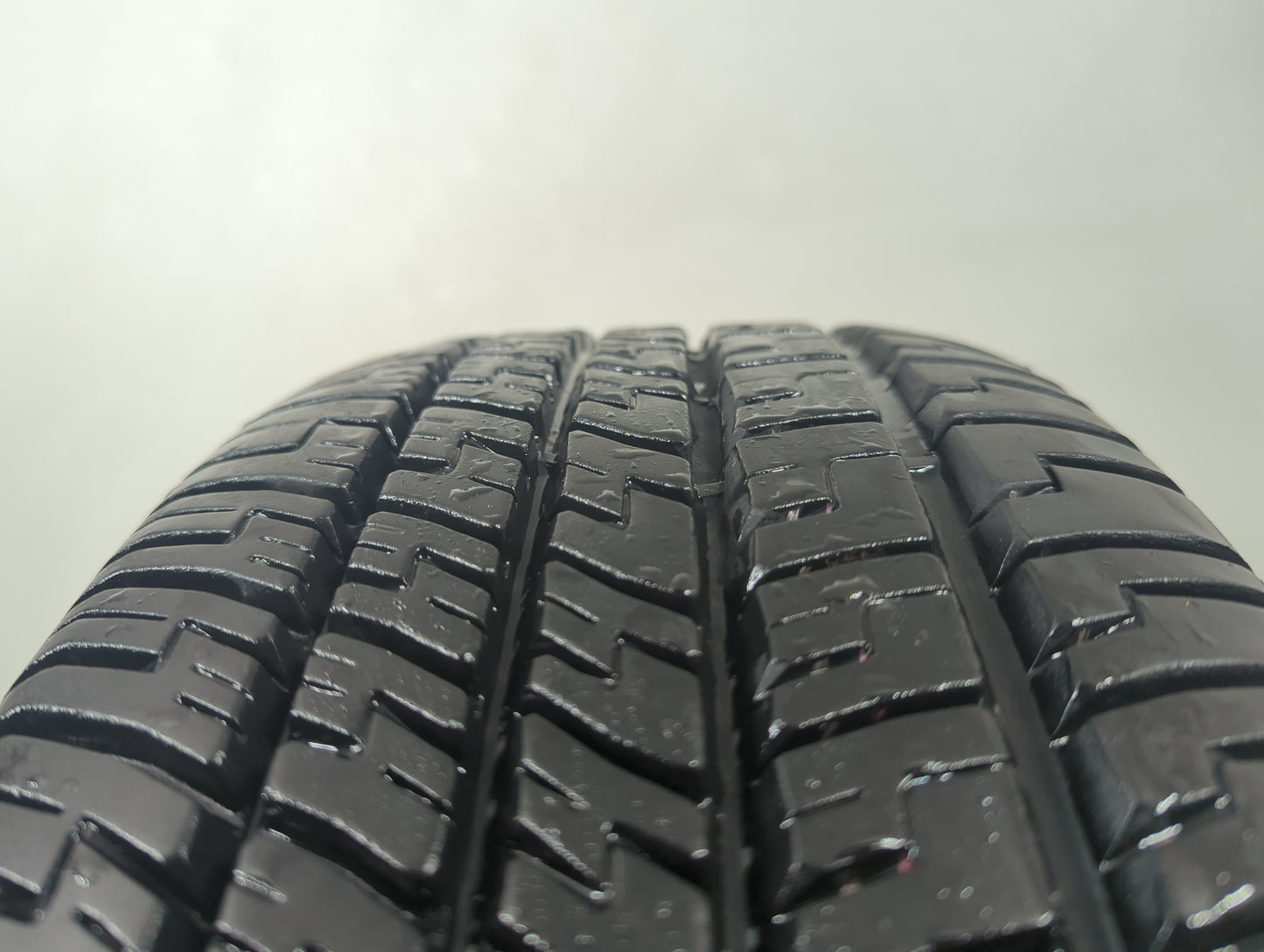 Used Tire 235/70R16 GOODYEAR EAGLE RS-A 104T - Tread Depth 10/32 - Oemusedautoparts1.com