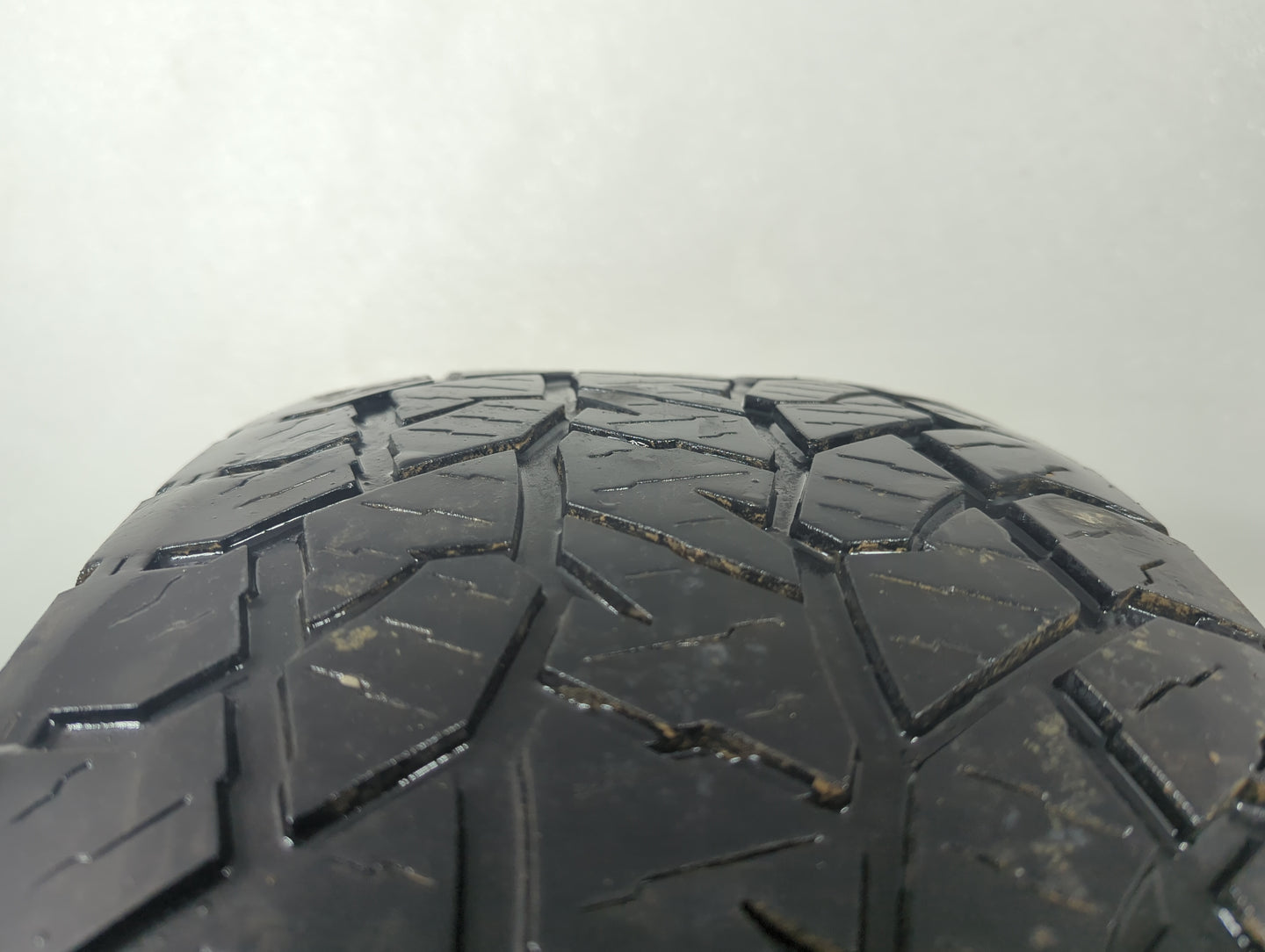 Used Tire 275/65R18 HANKOOK DYNAPRO AT2 116T - Tread Depth 7/32 - Oemusedautoparts1.com