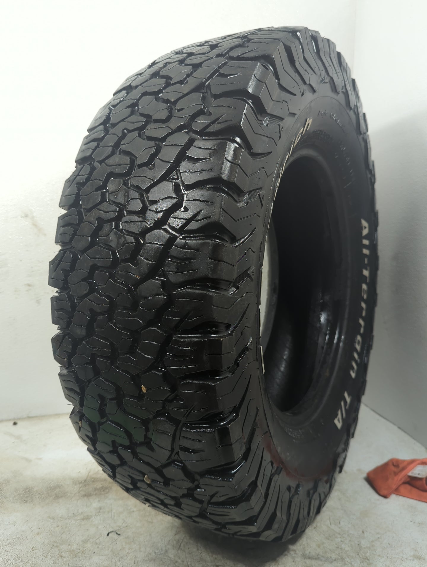 Used Tire 275/70R17 BFGOODRICH ALL-TERRAIN T/A KO2 121R - Tread Depth 11/32 - Oemusedautoparts1.com