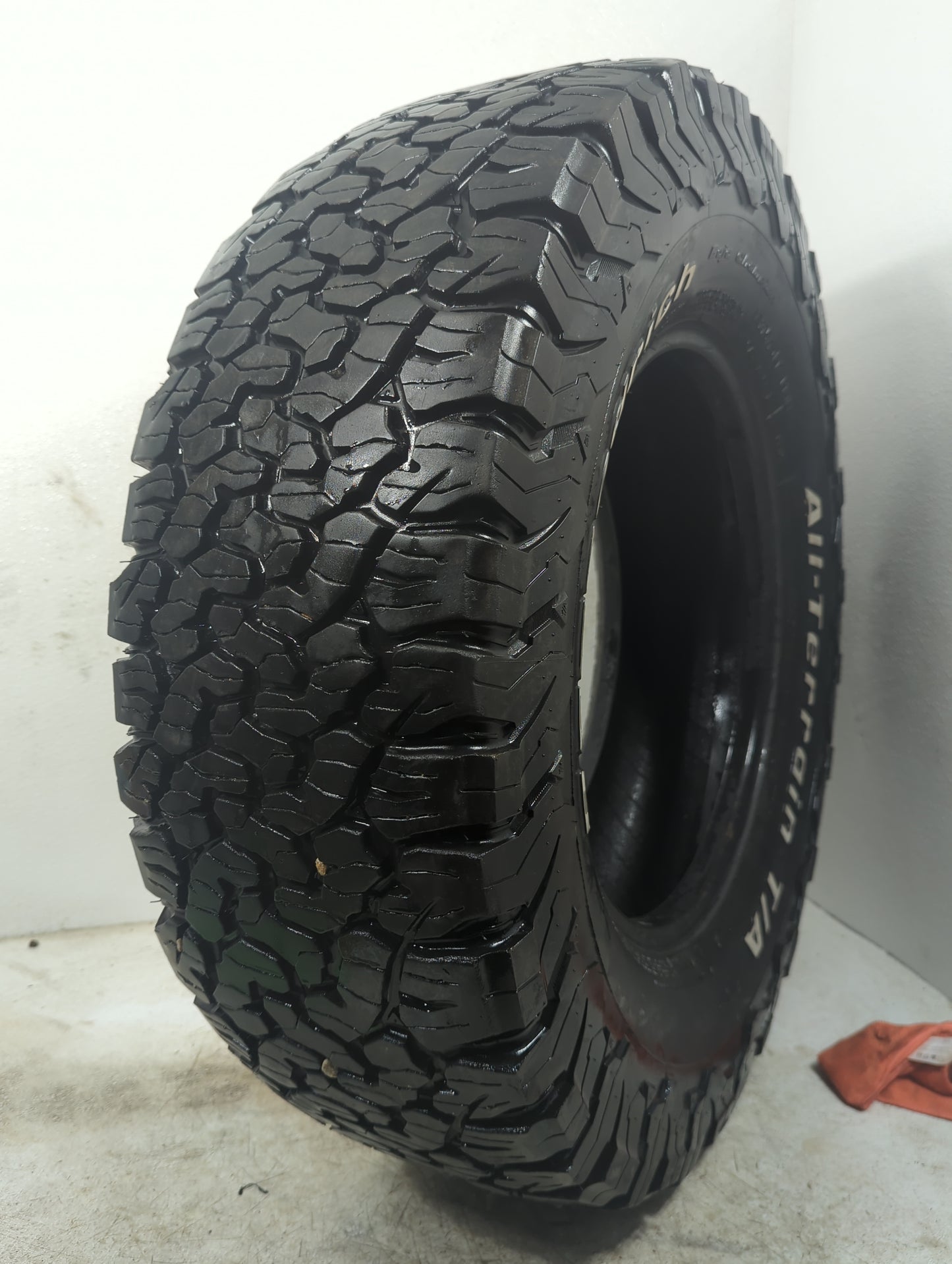 Used Tire 275/70R17 BFGOODRICH ALL-TERRAIN T/A KO2 121R - Tread Depth 11/32 - Oemusedautoparts1.com