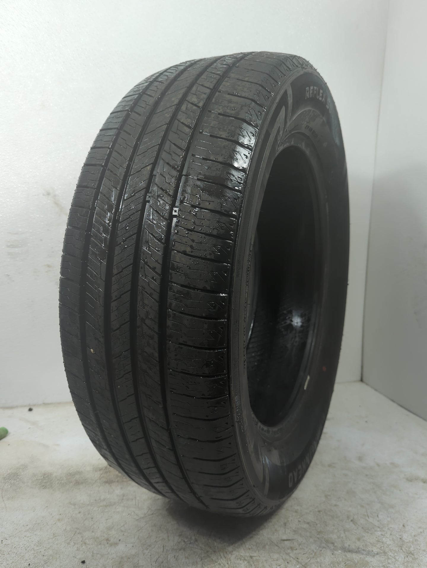 Used Tire 235/60R18 IRONHEAD REFLEX SUV 107V - Tread Depth 8/32 - Oemusedautoparts1.com