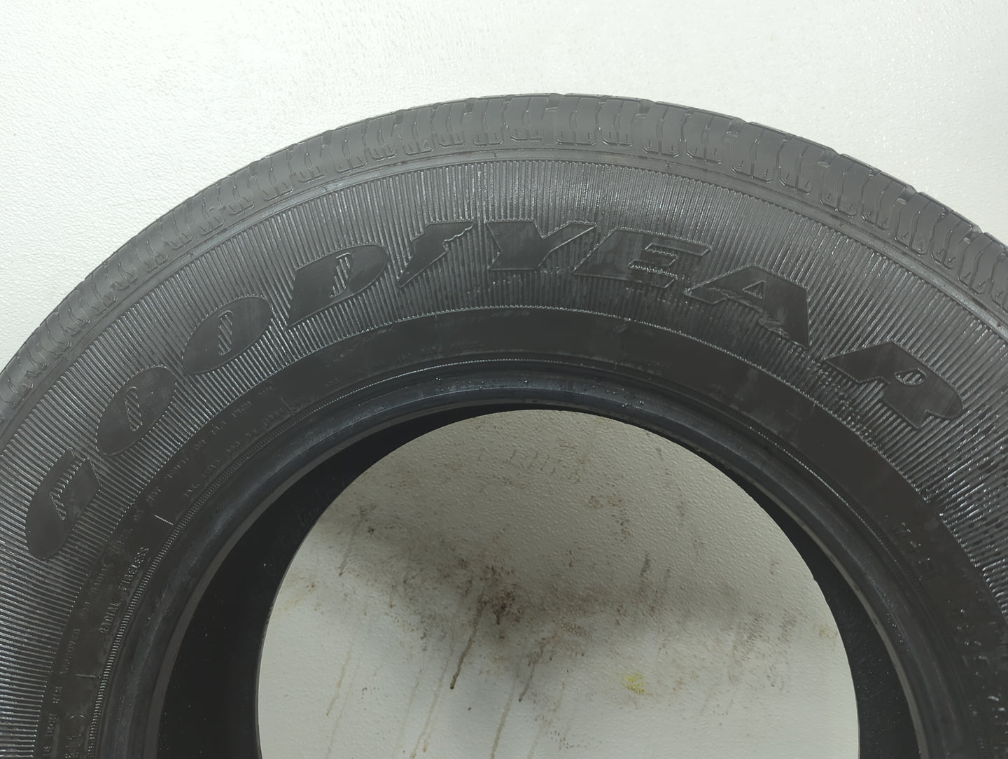 Used Tire 225/75R16 GOODYEAR WRANGLER ST 104S - Tread Depth null/32 - Oemusedautoparts1.com
