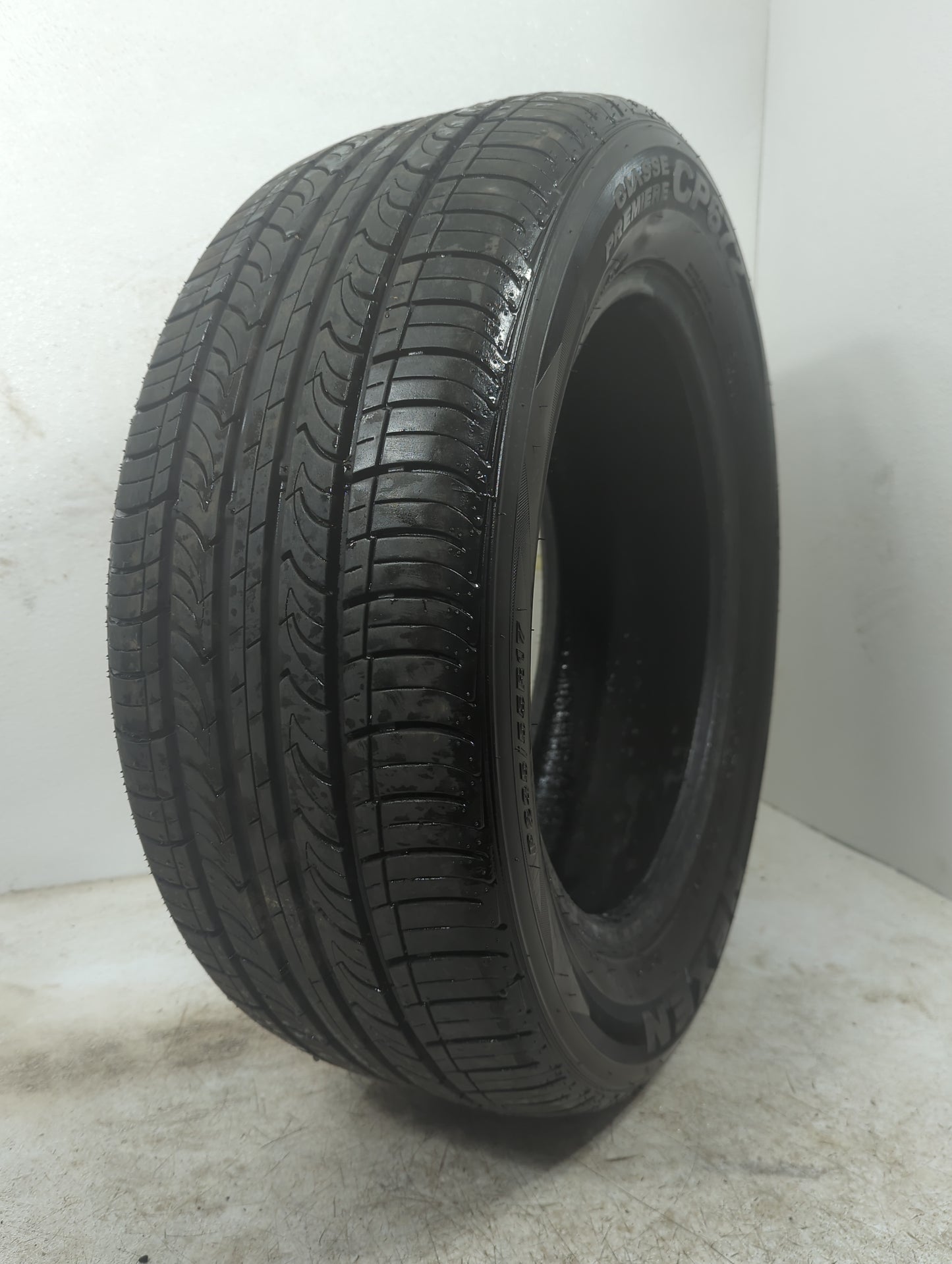 Used Tire 235/55R17 NEXEN CLASSE PREMIERE CP671 99H - Tread Depth 9/32 - Oemusedautoparts1.com