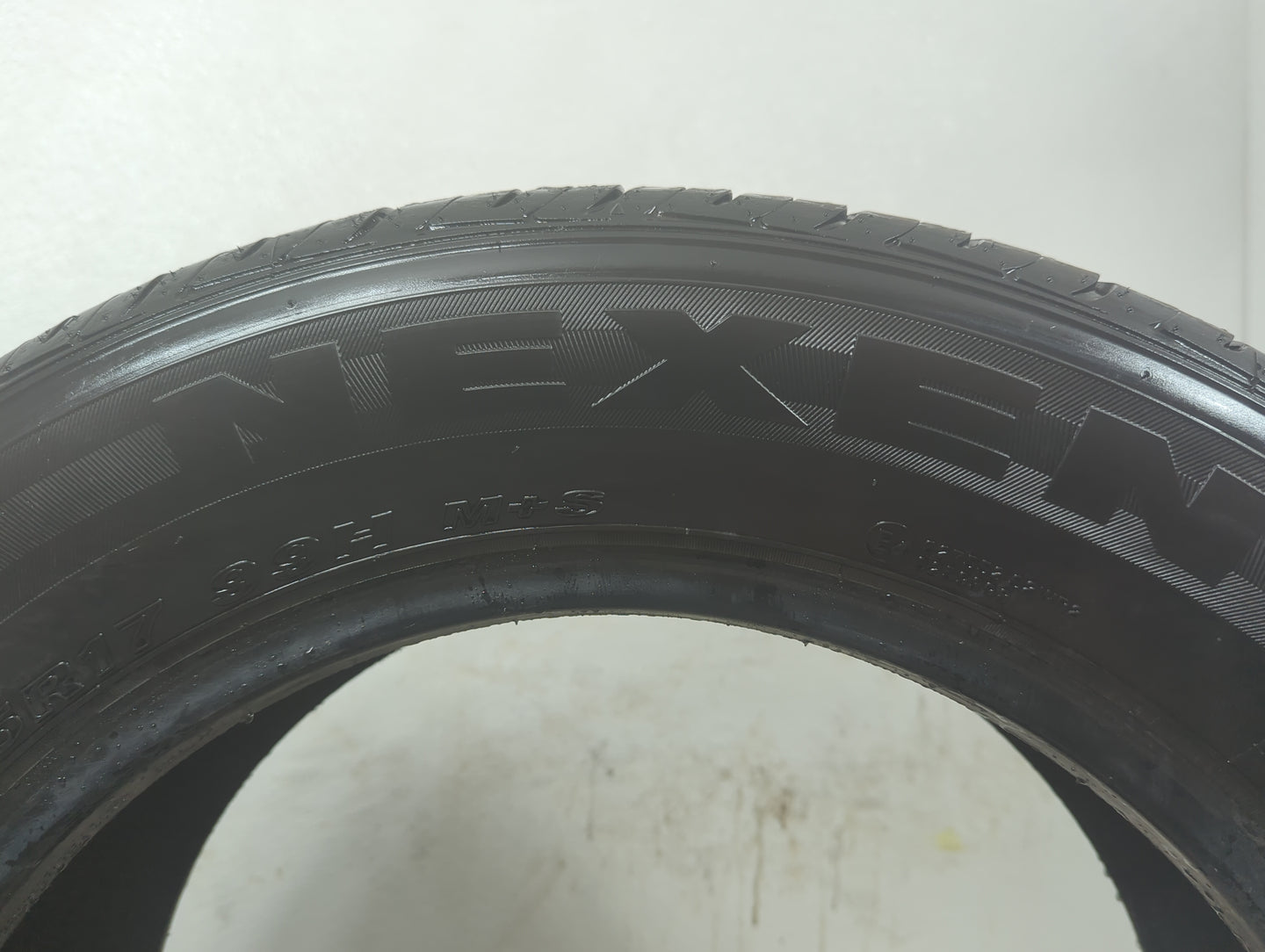 Used Tire 235/55R17 NEXEN CLASSE PREMIERE CP671 99H - Tread Depth 9/32 - Oemusedautoparts1.com