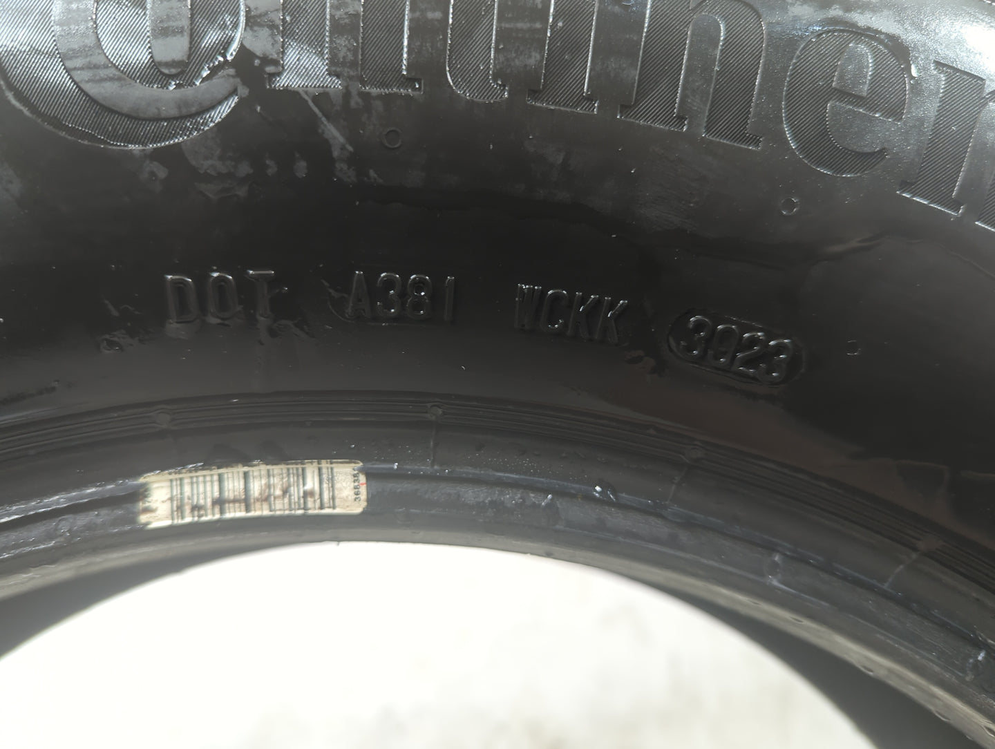 Used Tire 235/65R17 CONTINENTAL CONTROL CONTACT TOUR A/S 104H - 10/32 - Oemusedautoparts1.com