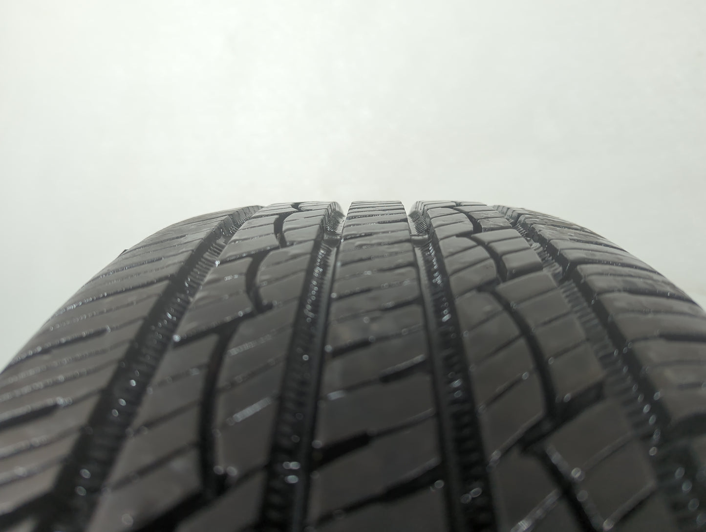Used Tire 235/65R17 CONTINENTAL CONTROL CONTACT TOUR A/S 104H - 10/32 - Oemusedautoparts1.com