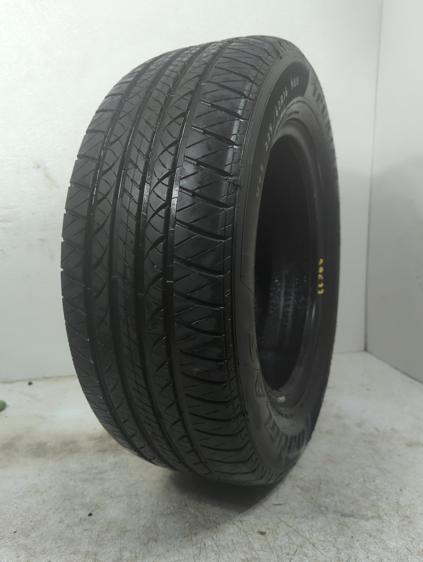 Used Tire 225/60R16 DOUGLAS TOURING A/S 98H - Tread Depth 8/32 - Oemusedautoparts1.com