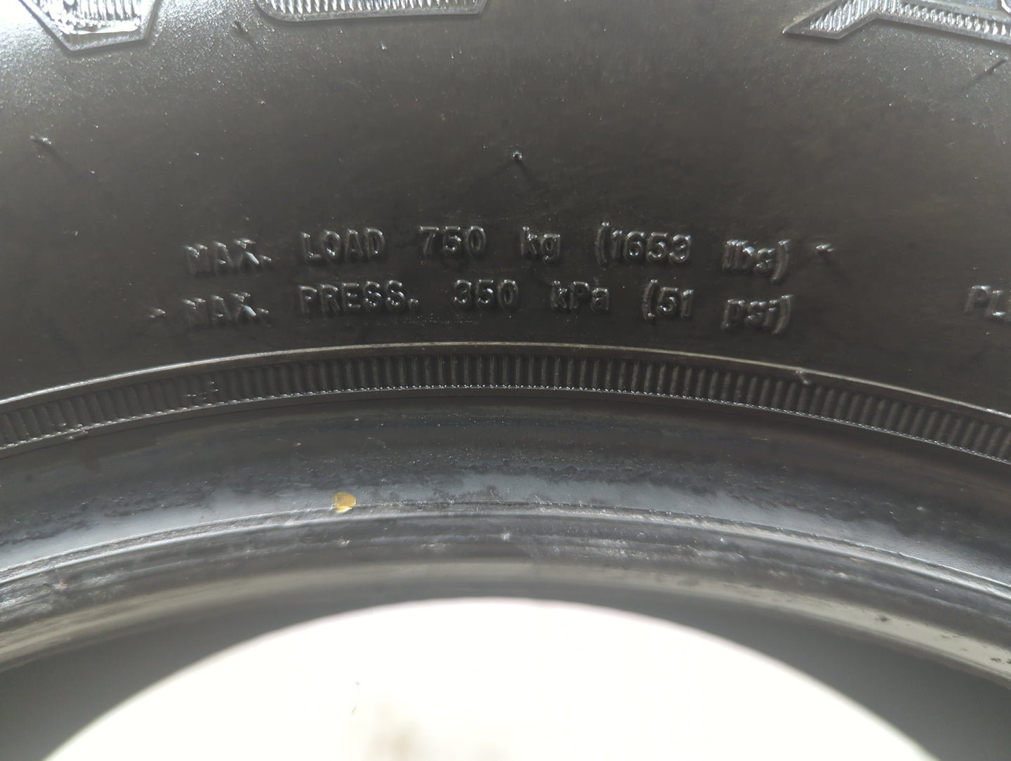 Used Tire 225/60R16 DOUGLAS TOURING A/S 98H - Tread Depth 8/32 - Oemusedautoparts1.com