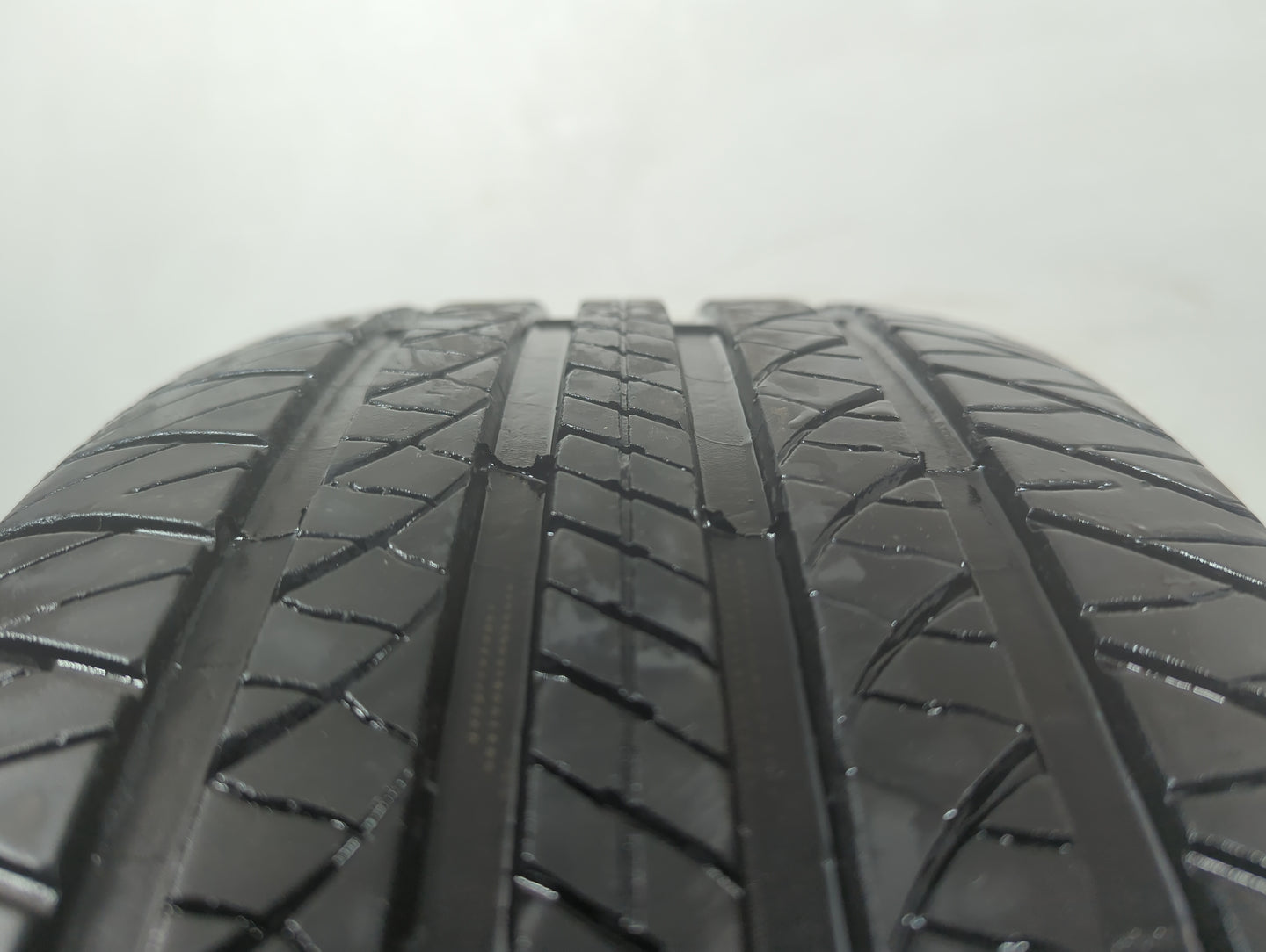 Used Tire 225/60R16 DOUGLAS TOURING A/S 98H - Tread Depth 8/32 - Oemusedautoparts1.com
