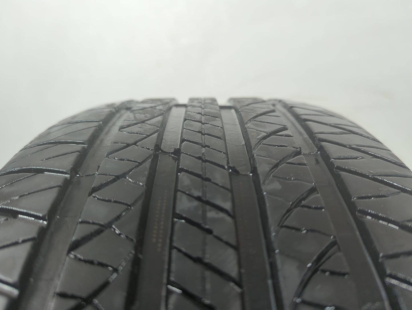 Used Tire 225/60R16 DOUGLAS TOURING A/S 98H - Tread Depth 8/32 - Oemusedautoparts1.com