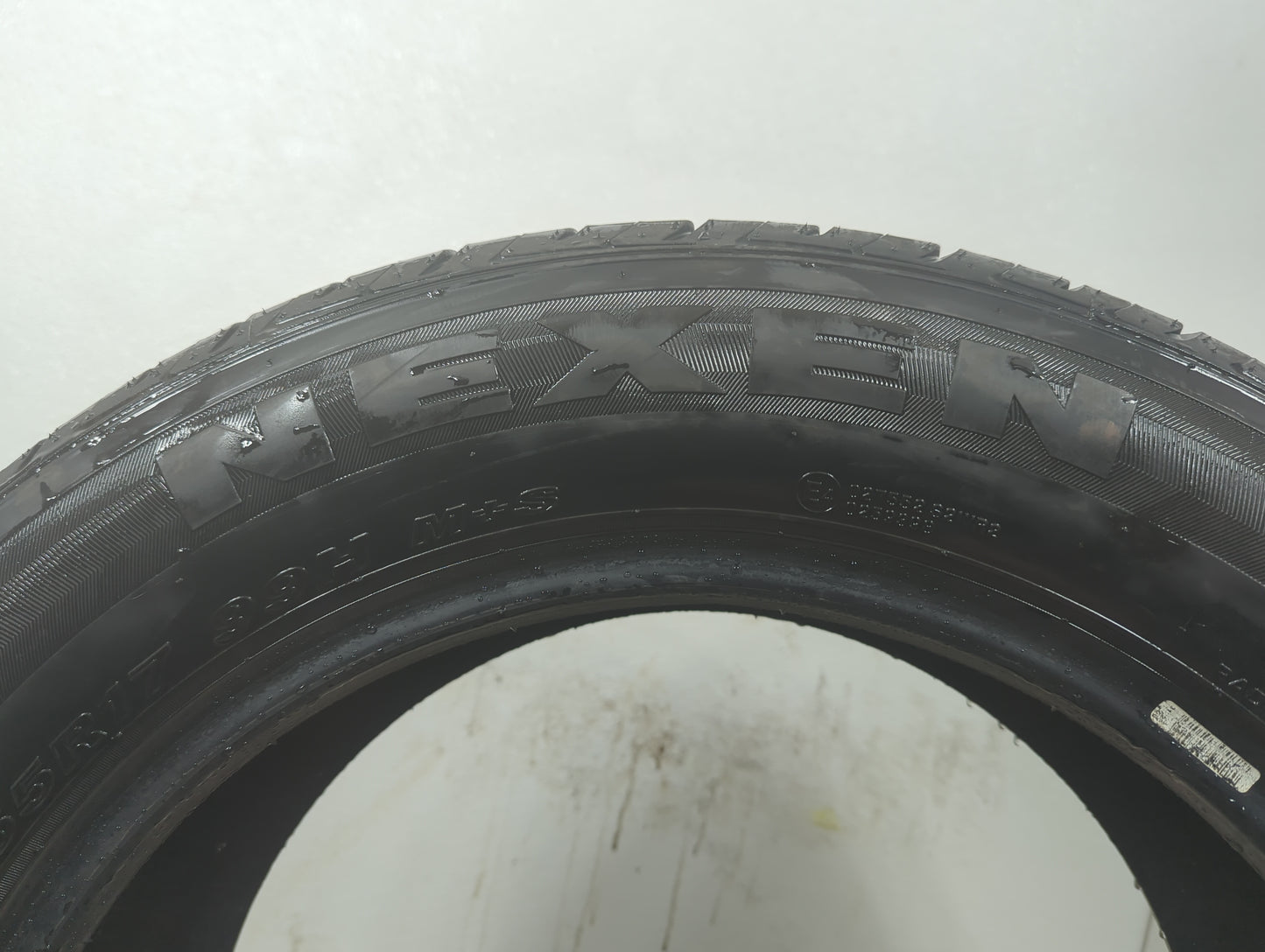 Used Tire 235/55R17 NEXEN CLASSE PREMIERE CP672 99H - Tread Depth 7/32 - Oemusedautoparts1.com