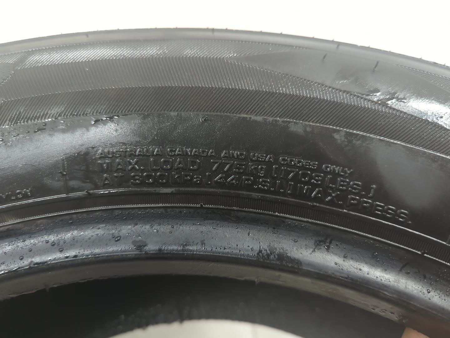 Used Tire 235/55R17 NEXEN CLASSE PREMIERE CP672 99H - Tread Depth 7/32 - Oemusedautoparts1.com