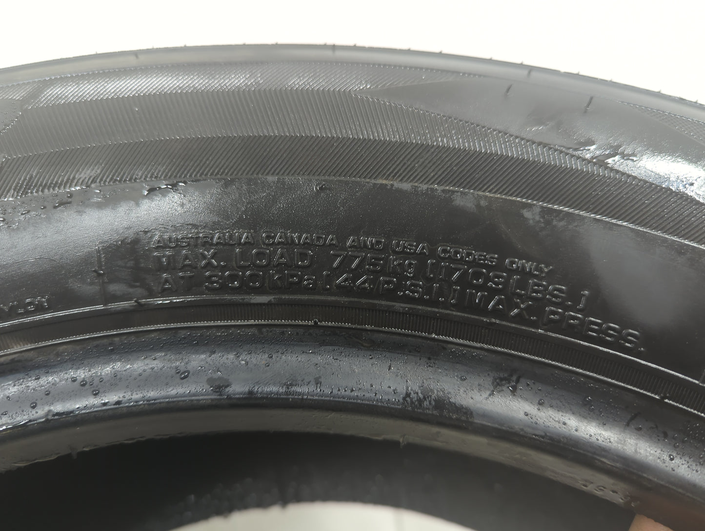 Used Tire 235/55R17 NEXEN CLASSE PREMIERE CP672 99H - Tread Depth 7/32 - Oemusedautoparts1.com
