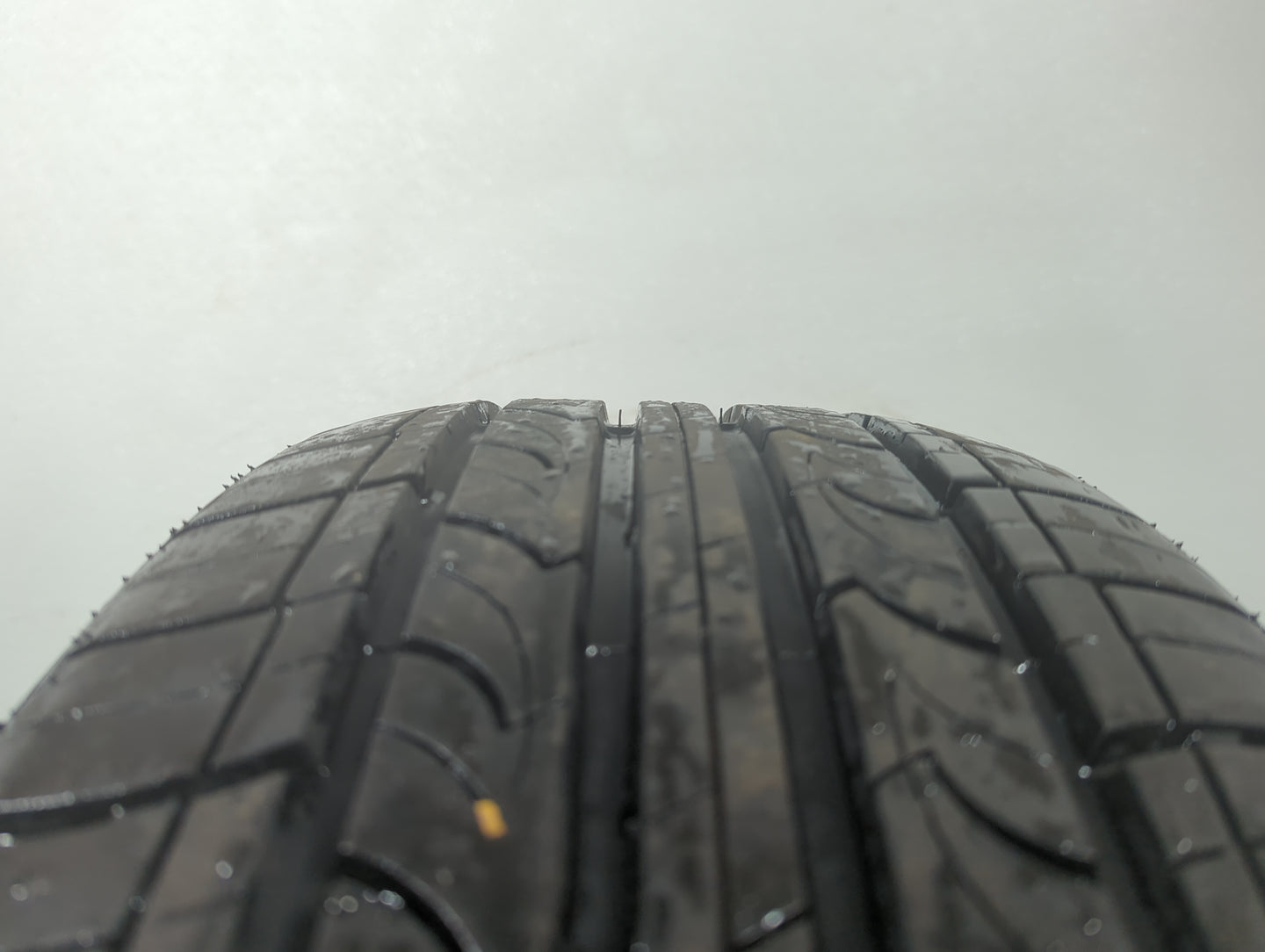 Used Tire 235/55R17 NEXEN CLASSE PREMIERE CP672 99H - Tread Depth 7/32 - Oemusedautoparts1.com