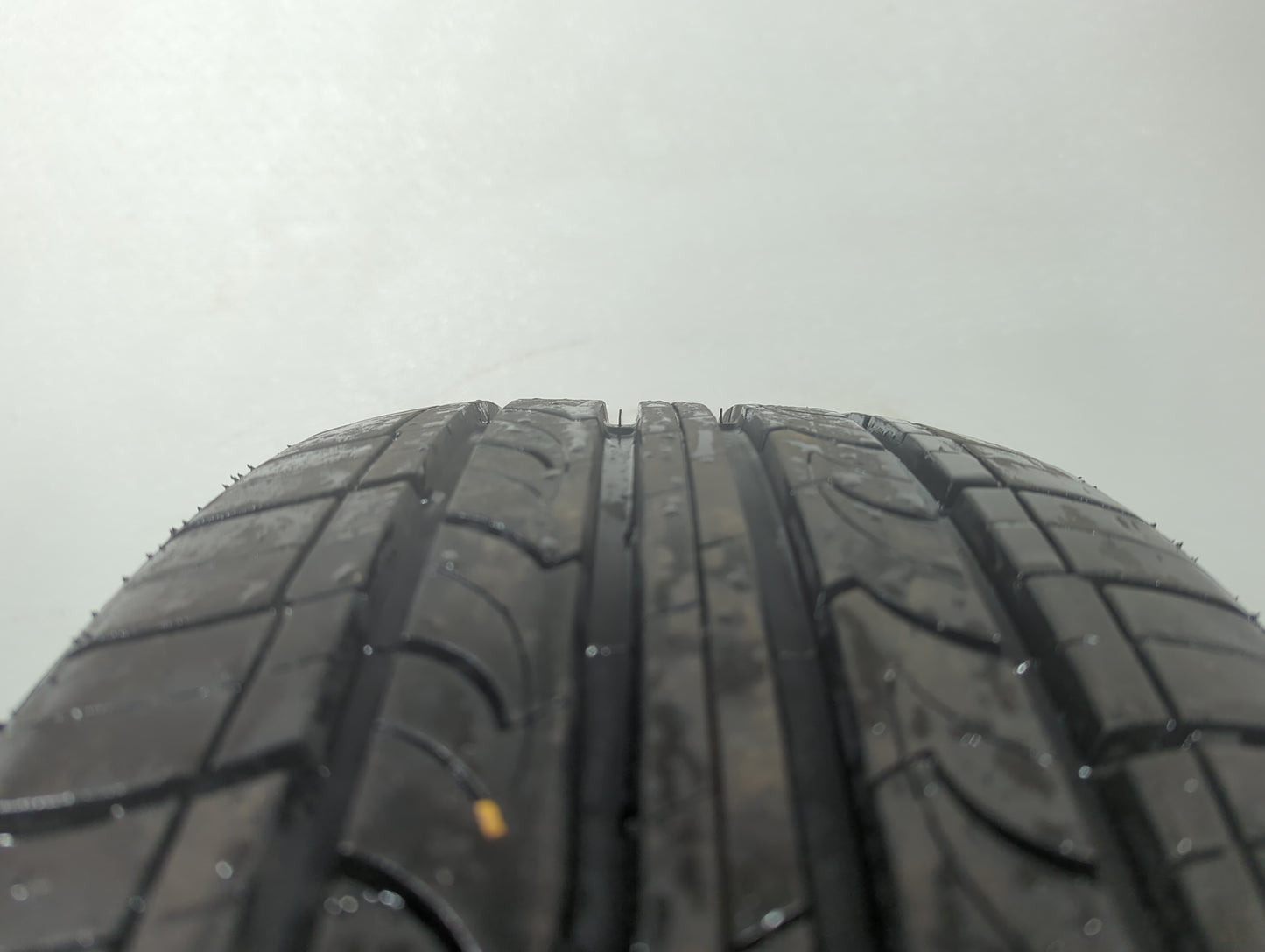 Used Tire 235/55R17 NEXEN CLASSE PREMIERE CP672 99H - Tread Depth 7/32 - Oemusedautoparts1.com