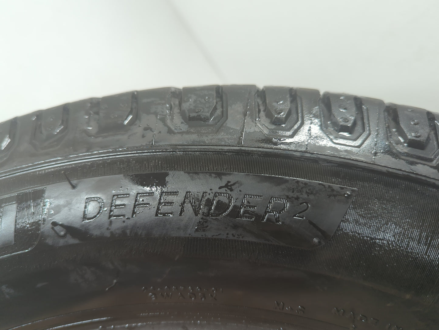 Used Tire 225/60R18 MICHELIN DEFENDER 2 100H - Tread Depth 10/32 - Oemusedautoparts1.com
