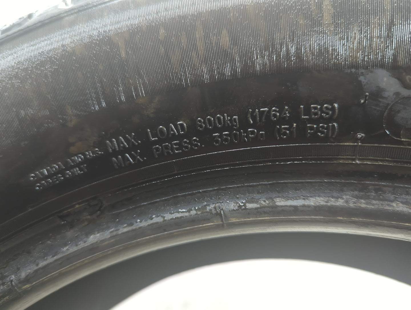 Used Tire 225/60R18 MICHELIN DEFENDER 2 100H - Tread Depth 10/32 - Oemusedautoparts1.com