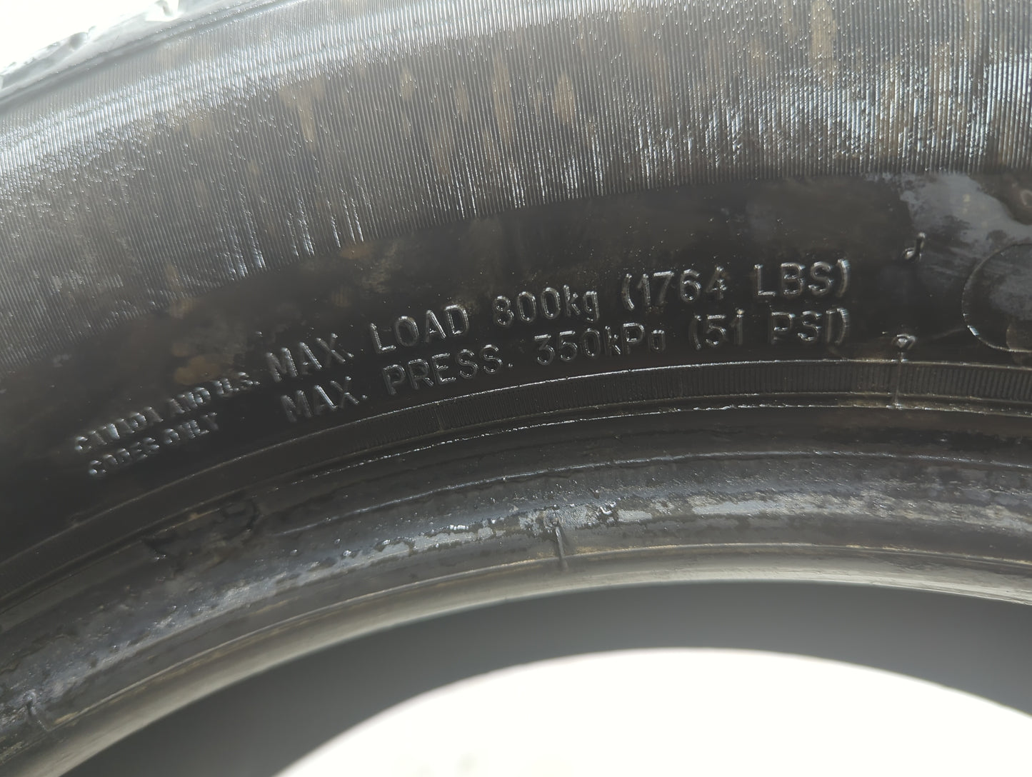 Used Tire 225/60R18 MICHELIN DEFENDER 2 100H - Tread Depth 10/32 - Oemusedautoparts1.com